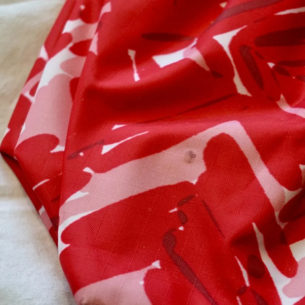 💚 CLINIQUE Pink/Red/White Pattern Makeup Bag (OS)